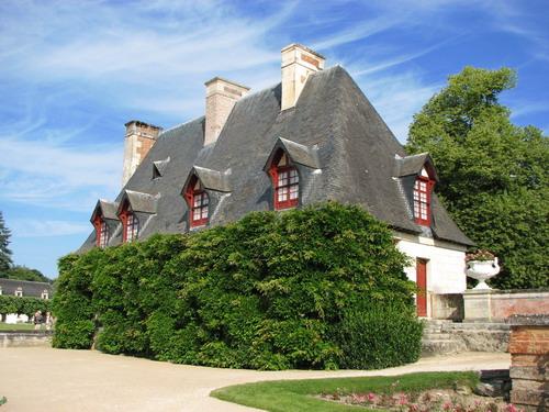 chenonceau_103.JPG - ONE OF THE SERVICE BUILDINGS