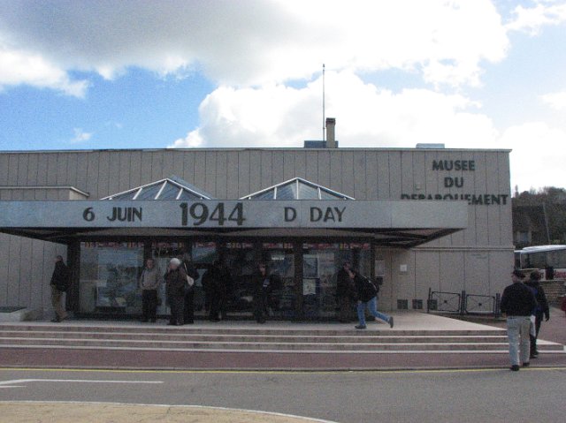 normandy_015.JPG - THE ENTRY TO THE D-DAY MUSEUM