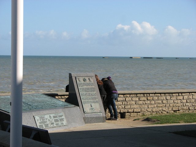 normandy_020.JPG - COMMEMORATIVE PLACQUE BEHIND THE ARROMANCHES MUSEUM