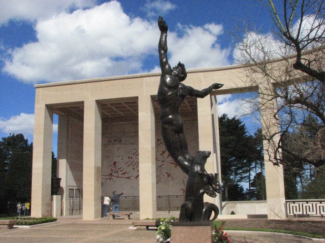 normandy_048.JPG - THE ENTRY TO THE AMERICAN CEMETERY