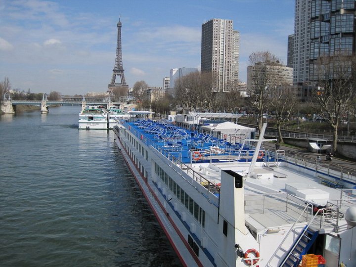 paris_084.JPG - OUR BOAT ANCHORED IN PARIS